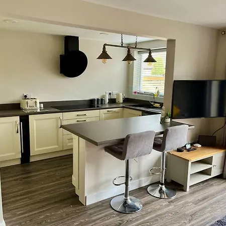 Comfortable Ground Floor, 2 Bedroom Modern Apartment Altrincham Exterior photo