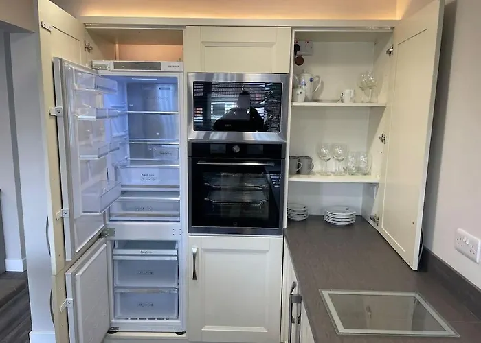 Comfortable Ground Floor, 2 Bedroom Modern Apartment