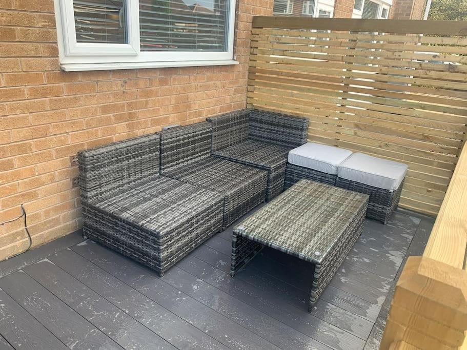 Comfortable Ground Floor, 2 Bedroom Modern Villa Altrincham