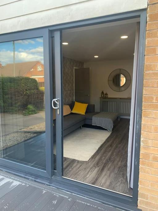 Villa Comfortable Ground Floor, 2 Bedroom Modern *