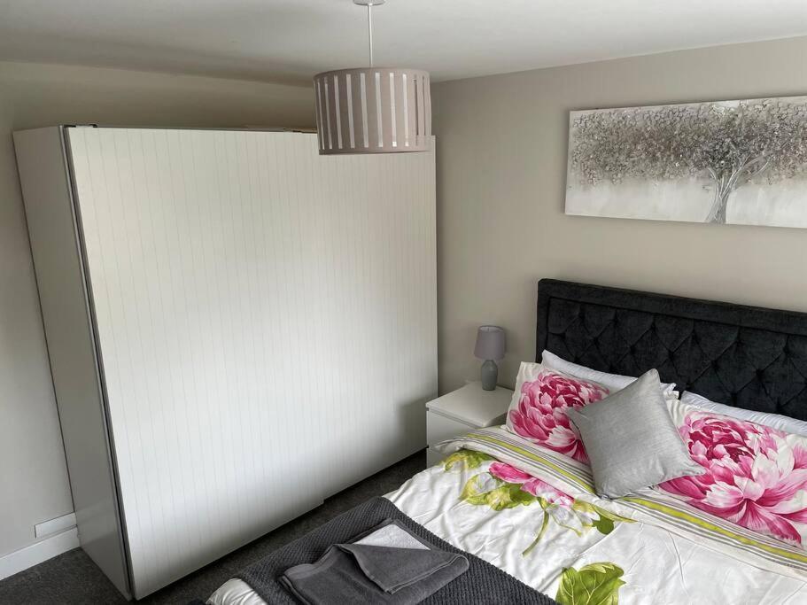 Comfortable Ground Floor, 2 Bedroom Modern * Altrincham