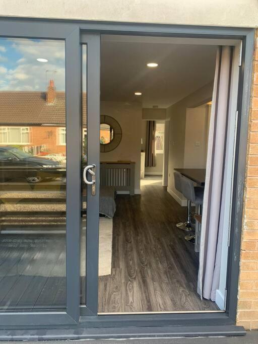 Comfortable Ground Floor, 2 Bedroom Modern *